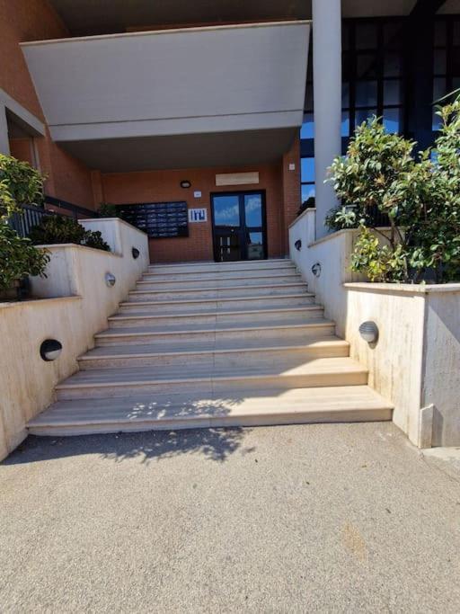 Terrazza A Nettuno E Chiesa Giubilare Santa Maria Goretti Экстерьер фото