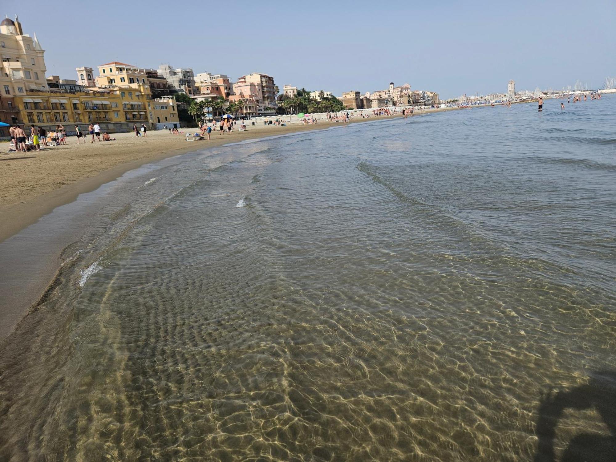 Terrazza A Nettuno E Chiesa Giubilare Santa Maria Goretti Экстерьер фото