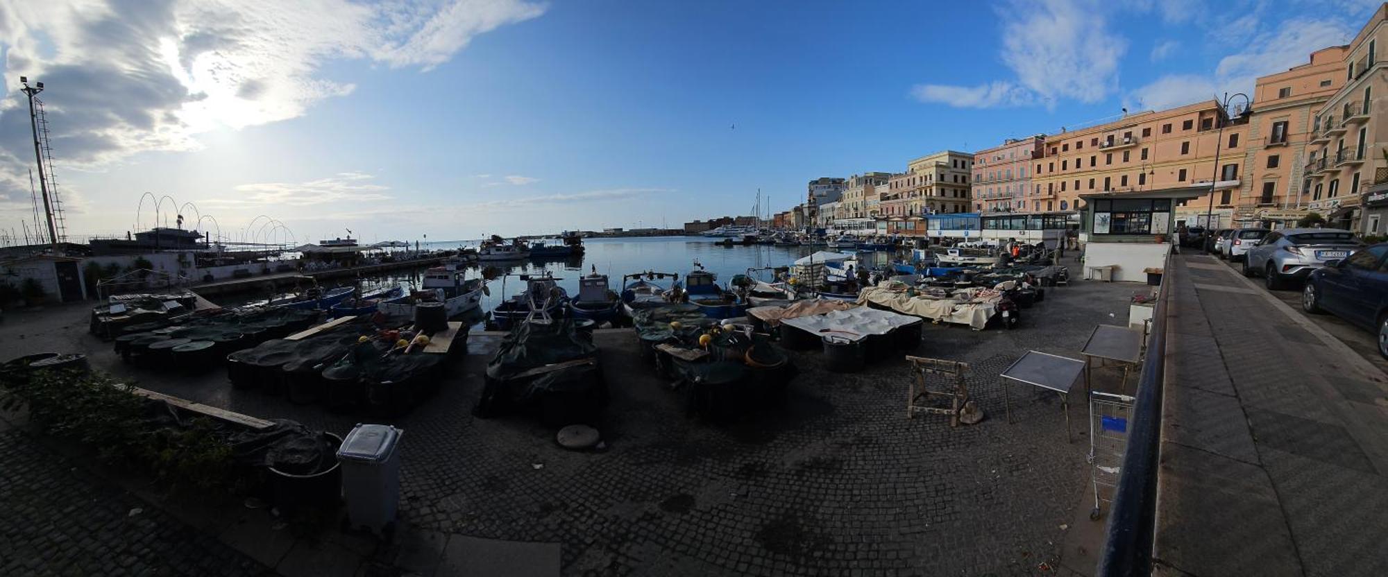 Terrazza A Nettuno E Chiesa Giubilare Santa Maria Goretti Экстерьер фото