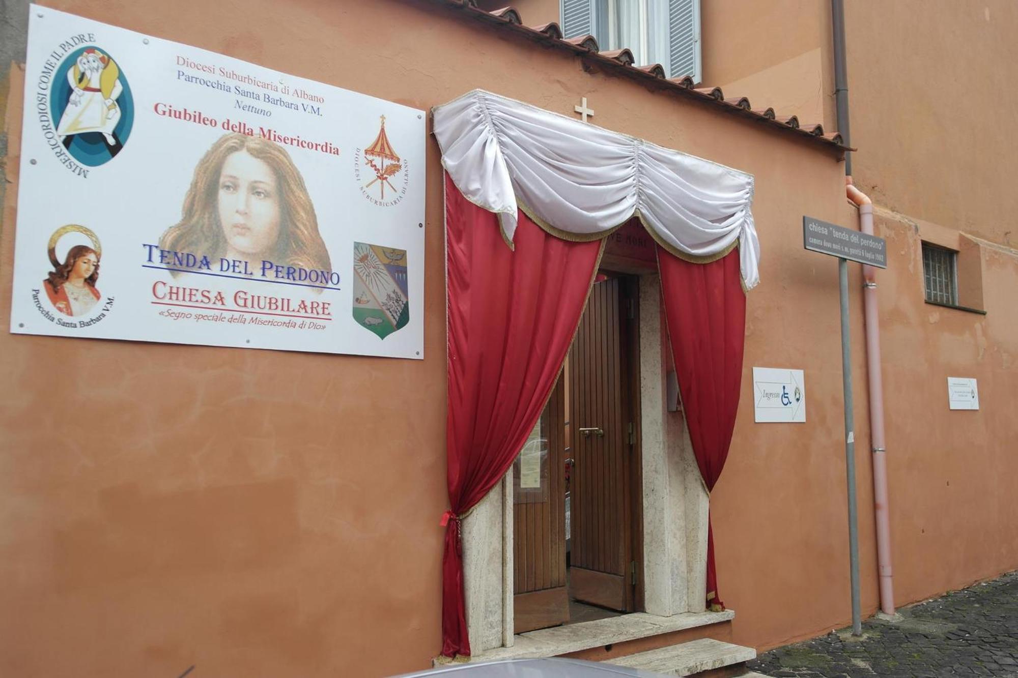 Terrazza A Nettuno E Chiesa Giubilare Santa Maria Goretti Экстерьер фото
